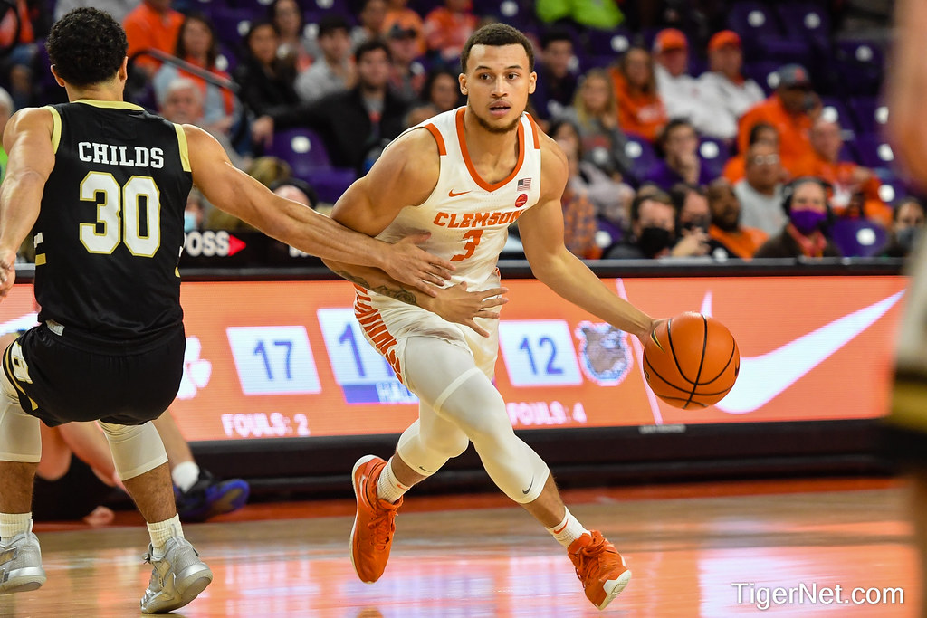 Clemson Basketball Photo of Chase Hunter and bryant