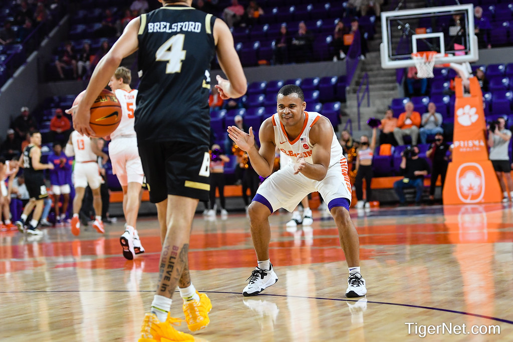 Clemson Basketball Photo of Nick Honor and bryant