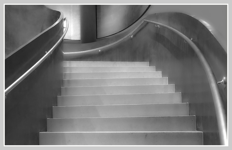 _ _ _  up the stairs  _ _ _<br/>© <a href="https://flickr.com/people/144583404@N03" target="_blank" rel="nofollow">144583404@N03</a> (<a href="https://flickr.com/photo.gne?id=51695959645" target="_blank" rel="nofollow">Flickr</a>)