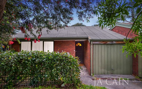 2/2-4 Oakpark Dr, Chadstone VIC 3148