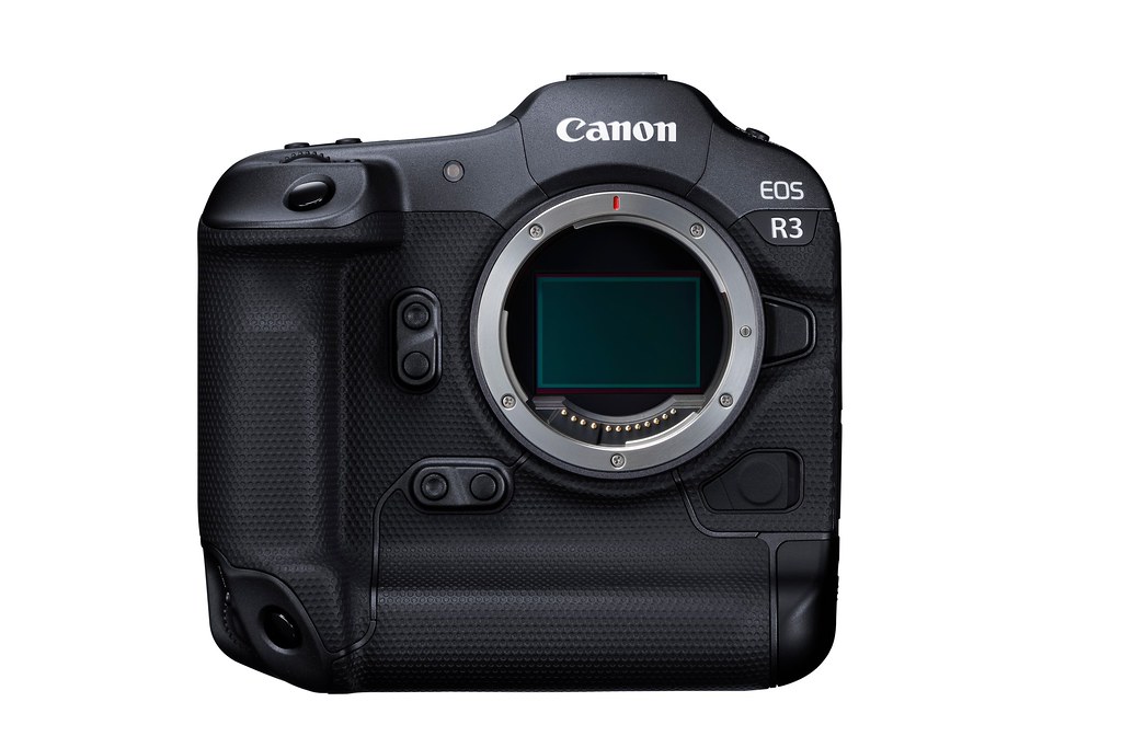 01_ Canon 全片幅無反單眼相機之最佳性能高階機種 EOS R3於11.26 全球正式開賣，嶄新技術再進化，業界首創真正眼控對焦技術，捕捉超越理想的眼動瞬間，展現絕佳的影像實力。