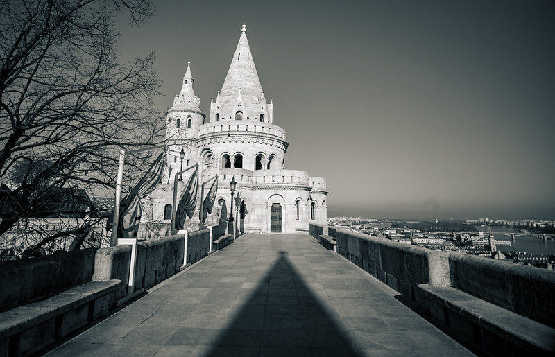 Fisherman's Bastion in the early morning<br/>© <a href="https://flickr.com/people/156728473@N06" target="_blank" rel="nofollow">156728473@N06</a> (<a href="https://flickr.com/photo.gne?id=51710457926" target="_blank" rel="nofollow">Flickr</a>)