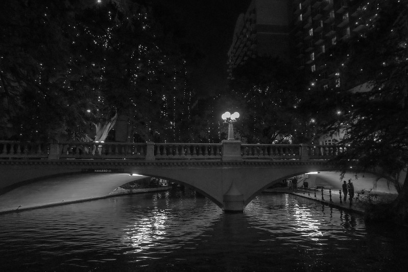 Riverwalk Nights<br/>© <a href="https://flickr.com/people/97708873@N00" target="_blank" rel="nofollow">97708873@N00</a> (<a href="https://flickr.com/photo.gne?id=51711078209" target="_blank" rel="nofollow">Flickr</a>)