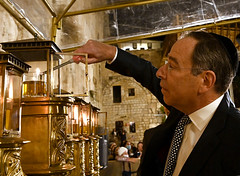 Ambassador Nides lights the seventh candle of Hanukkah in the Ko
