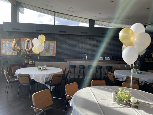 Table Decoration 5 balloons en Foilballoon Number 40 Birthday Anniversary Victoria Lounge of der Valk Hotel Ridderkerk