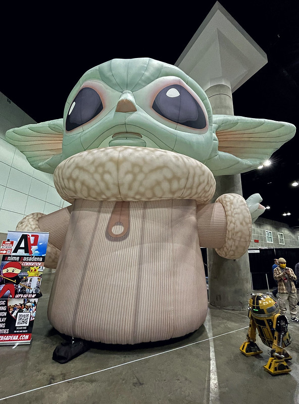 Giant Baby Yoda<br/>© <a href="https://flickr.com/people/36524915@N05" target="_blank" rel="nofollow">36524915@N05</a> (<a href="https://flickr.com/photo.gne?id=51732957534" target="_blank" rel="nofollow">Flickr</a>)