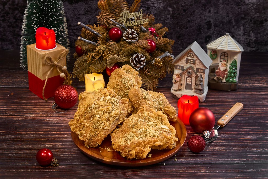 【新聞照片一】肯德基於聖誕節限定推出奶油香蒜雪花脆雞，兼具色、香、味，有著滿滿的儀式感