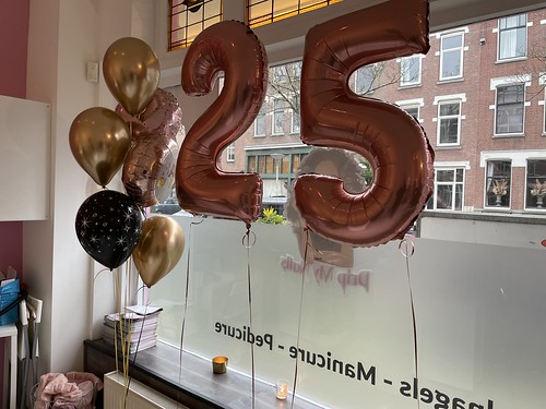 Balloon Bouquet en Foilballoon Number 25 Birthday Drip my Nails Kralingen Rotterdam