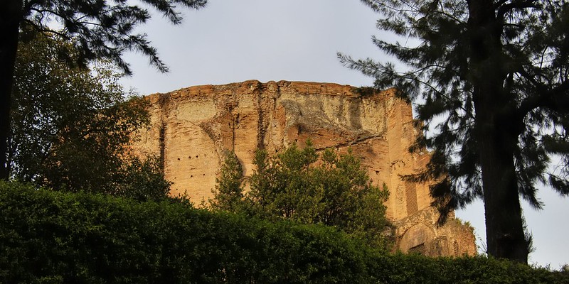Southwest exedra ruins, Baths of Trajan, 109 CE, Oppian Hill, Rome..<br/>© <a href="https://flickr.com/people/11200205@N02" target="_blank" rel="nofollow">11200205@N02</a> (<a href="https://flickr.com/photo.gne?id=51786124660" target="_blank" rel="nofollow">Flickr</a>)