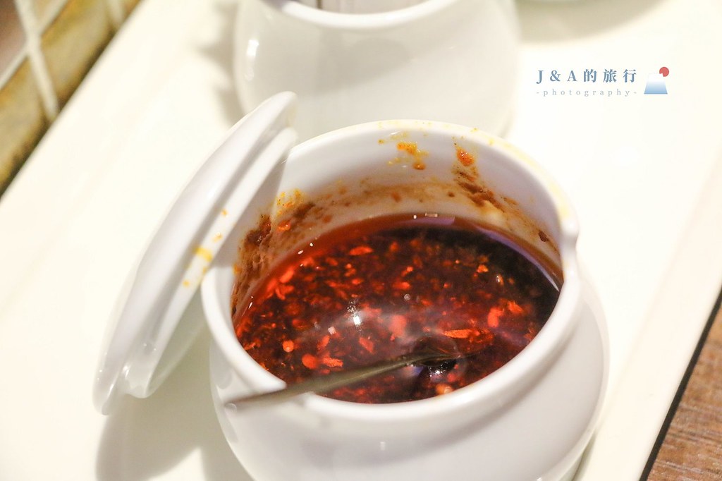 香港老字號茶餐廳，會爆汁的金牌燒鴨、菠蘿油外酥內鬆軟。檀島香港茶餐廳 @J&amp;A的旅行