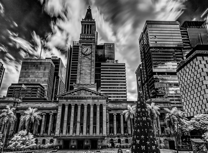 Brisbane City Hall Infrared B&W<br/>© <a href="https://flickr.com/people/148251572@N06" target="_blank" rel="nofollow">148251572@N06</a> (<a href="https://flickr.com/photo.gne?id=51796404734" target="_blank" rel="nofollow">Flickr</a>)