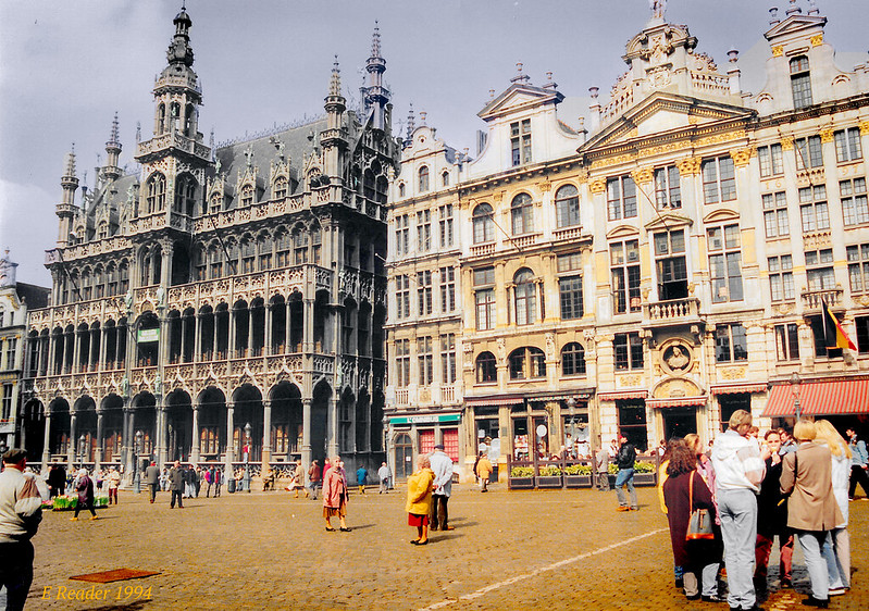 Brussels: Grand Place<br/>© <a href="https://flickr.com/people/93984873@N00" target="_blank" rel="nofollow">93984873@N00</a> (<a href="https://flickr.com/photo.gne?id=51805838808" target="_blank" rel="nofollow">Flickr</a>)