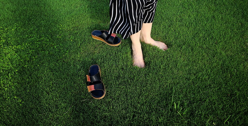 Stepping Barefeet On Green Grass<br/>© <a href="https://flickr.com/people/32512570@N06" target="_blank" rel="nofollow">32512570@N06</a> (<a href="https://flickr.com/photo.gne?id=51813639011" target="_blank" rel="nofollow">Flickr</a>)