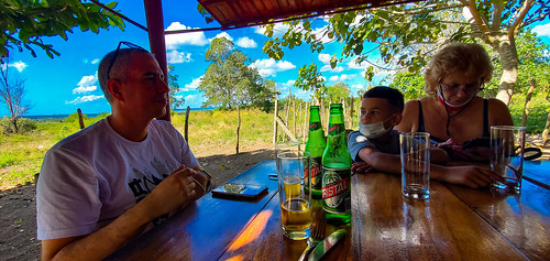 Lunchtime in Papito Restaurant at La Campana | Almuerzo con familia reducida en el restaurant Papito en La Campana, Cienfuegos