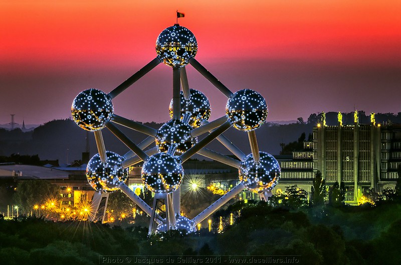 Atomium at Dusk<br/>© <a href="https://flickr.com/people/101398761@N02" target="_blank" rel="nofollow">101398761@N02</a> (<a href="https://flickr.com/photo.gne?id=51829225940" target="_blank" rel="nofollow">Flickr</a>)