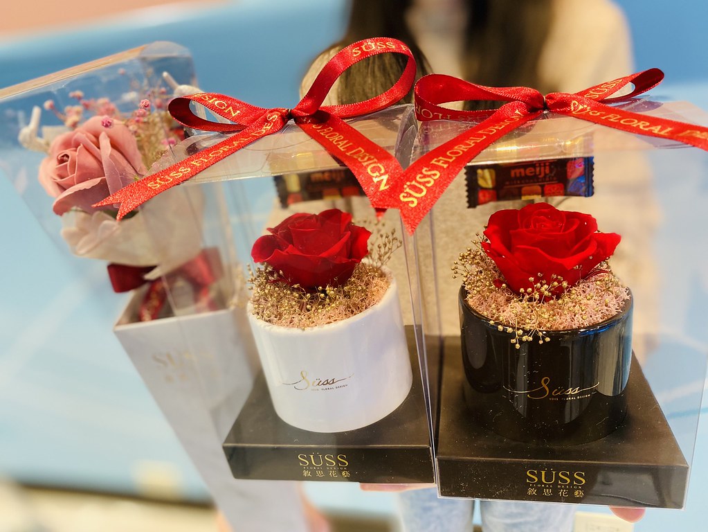 7-ELEVEN今年首度與米其林餐廳指定花藝佈置品牌「敘思花藝」合作，推出兩款限量玫瑰花
