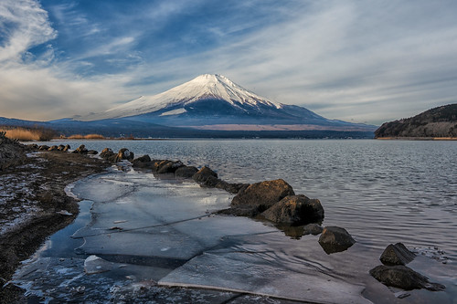 2022 January Fuji at Lake Yamanaka