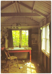 Laugharne - Dylan Thomas's Writing Shed. And the Life and Death of Dylan Thomas.