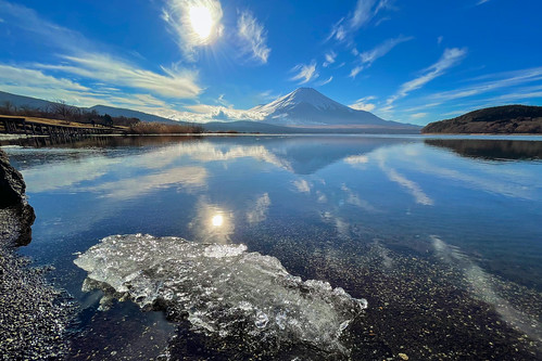 Winter Fuji at Lake Yamanaka