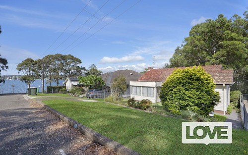 17 Hely Avenue, Fennell Bay NSW