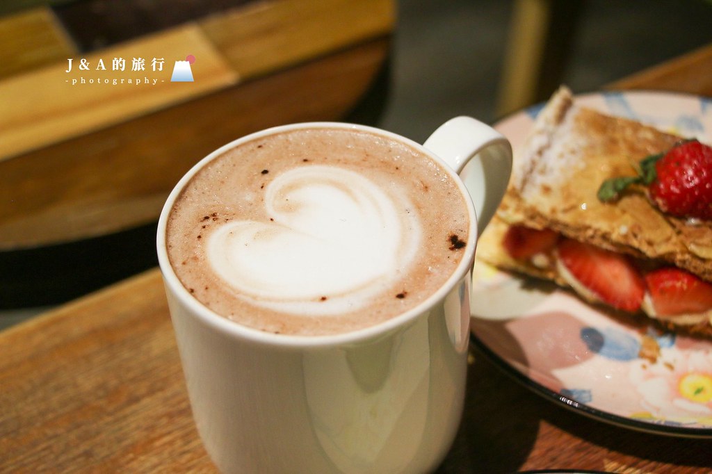 Mimi’s Cafe米米咖啡。草莓千層派酥脆又香，還有鹹派、輕食可以選擇！公館甜點餐廳推薦 @J&A的旅行