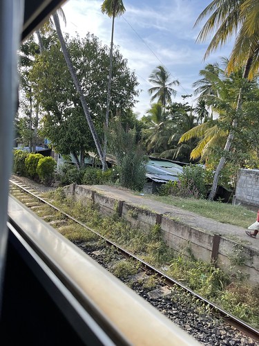 Train from Colombo to Kandy Photo Heatheronhertravels.com