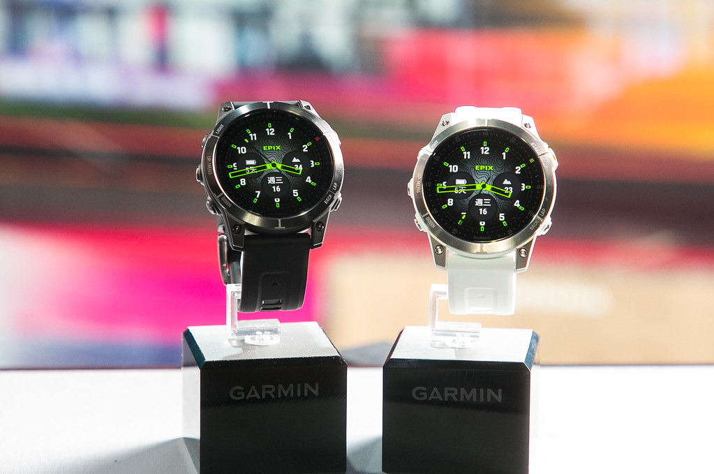 Garmin跨界型格標配「epix全方位GPS智慧腕錶」搭載AMOLED高畫質彩色觸控螢幕，內建超過40項運動模式與全天候健康監測