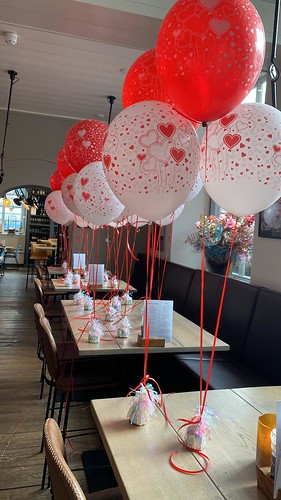 Tafeldecoratie 2ballonnen Valentijnsdag Brasserie Stadhuis Schiedam