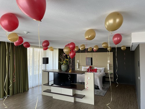 Heliumballonnen Tafeldecoratie 3ballonnen Bussiness Suite Valentijnsdag van der Valk Hotel Ara Zwijndrecht