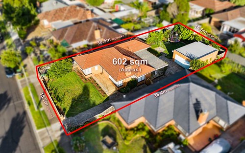 34 Westminster Drive, Avondale Heights VIC