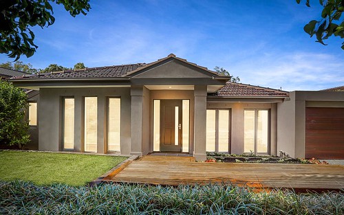 4 Kneale Dr, Box Hill North VIC 3129
