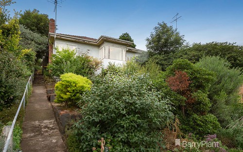 18 Greenbank Crescent, Pascoe Vale South VIC