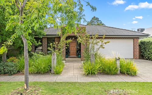 8 Daisy Drive, Point Cook VIC