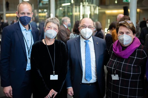Bei der Bundesversammlung mit Hanna Naber, Martin Schulz und Hanne Modder (v.l.). Foto: Wiard Siebels.