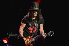 Slash ft. Myles Kennedy and the Conspirators in concert