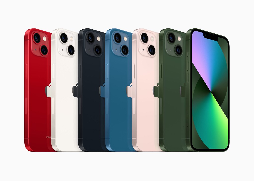 Apple-iPhone13-color-lineup-220308_screen