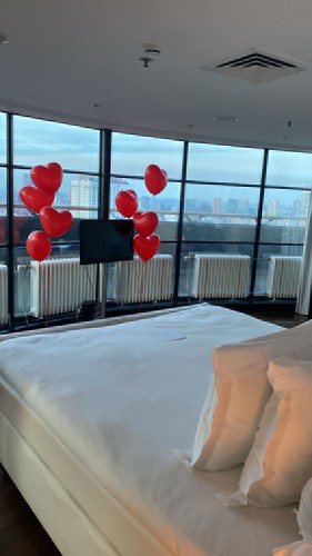 Table Decoration 4 balloons Ground Decoration Heart Shaped Balloons Marriage Proposal Stars Suite Euromast Rotterdam