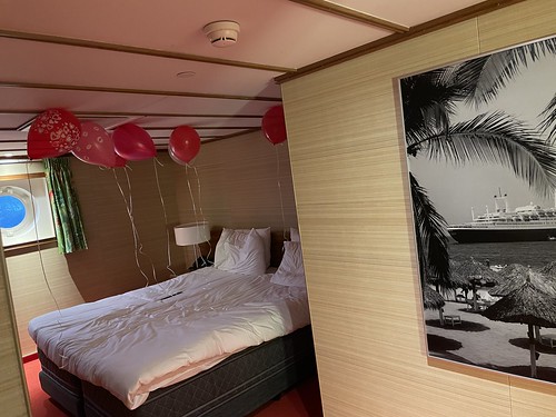 Helium Balloons Marriage Proposal Superior Room SS Rotterdam