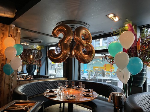 Table Decoration 6 balloons Ground Decoration Foilballoon Number 38 Birthday The Oyster Club Rotterdam