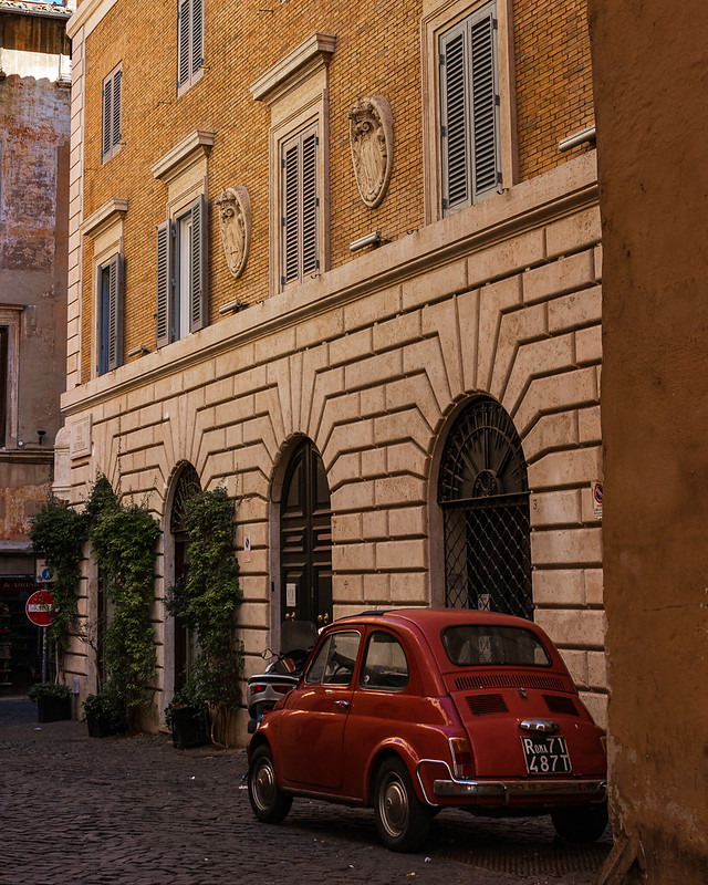 Rome streets<br/>© <a href="https://flickr.com/people/140977171@N08" target="_blank" rel="nofollow">140977171@N08</a> (<a href="https://flickr.com/photo.gne?id=51938930364" target="_blank" rel="nofollow">Flickr</a>)