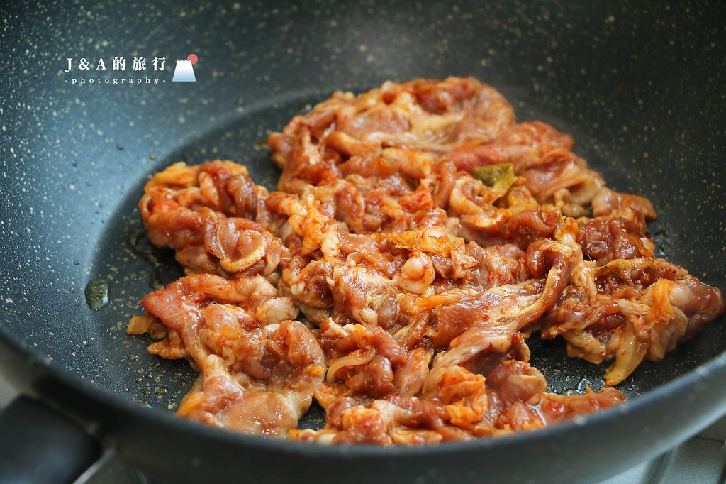 【食譜】韓式泡菜燒肉。三個步驟完成超下飯的泡菜燒肉 @J&amp;A的旅行