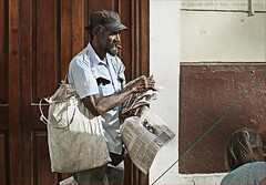 Quieres comprar un Periodico? Newspaper Man, Havana.