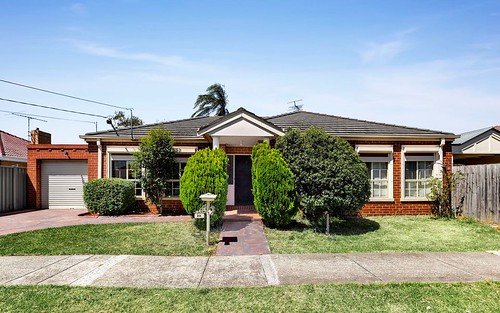 2A Nelson Ct, Avondale Heights VIC 3034