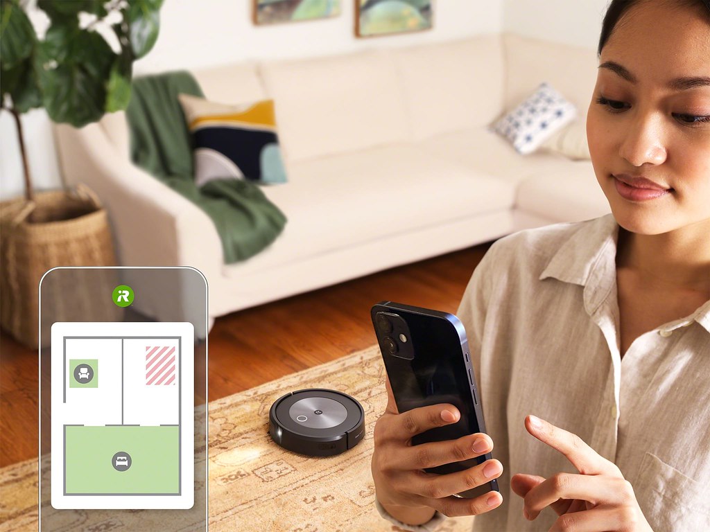 圖說：iRobot Roomba j7+掃地機器人遇到障礙物，會推播障礙物資訊到手機iRobot Home應用程式，用戶可選擇性在應用程式中反饋...