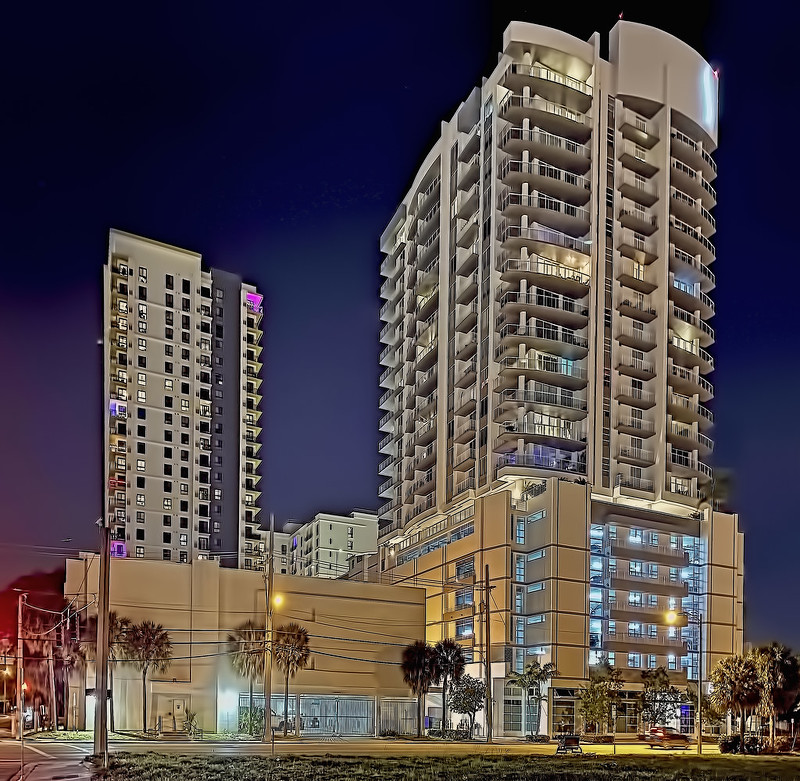 The Whitney and the Strada 315 residential towers, City of Fort Lauderdale, Broward County, Florida, USA<br/>© <a href="https://flickr.com/people/126251698@N03" target="_blank" rel="nofollow">126251698@N03</a> (<a href="https://flickr.com/photo.gne?id=51976056724" target="_blank" rel="nofollow">Flickr</a>)
