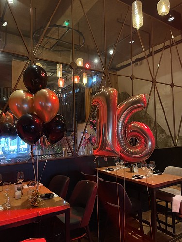 Table Decoration 6 balloons Foilballoon Number 16 Birthday Cafe in the City Rotterdam