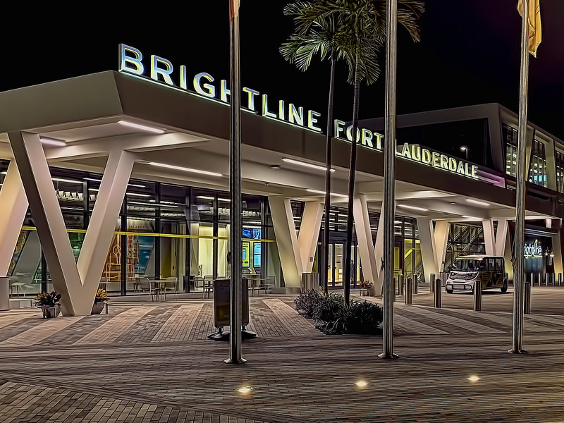Brightline Station Fort Lauderdale, 101 NW 2nd Ave., Fort Lauderdale, Florida, USA / Opened: January 13, 2018 / Architect: Skidmore, Owings & Merrill + Zyscovich Architects / Platforms: 1 island platform / Tracks: 2 / Owner: Florida East Coast Industries<br/>© <a href="https://flickr.com/people/126251698@N03" target="_blank" rel="nofollow">126251698@N03</a> (<a href="https://flickr.com/photo.gne?id=51980619512" target="_blank" rel="nofollow">Flickr</a>)