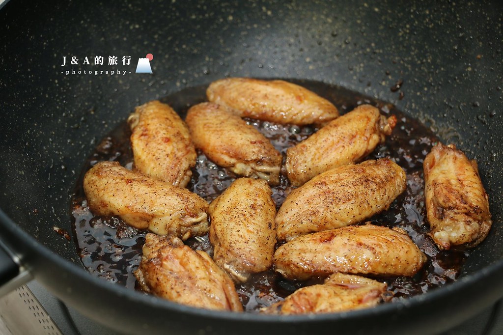 【食譜】日式照燒雞翅。鹹甜帶有黑胡椒辛香的日式甜辣雞翅 @J&amp;A的旅行