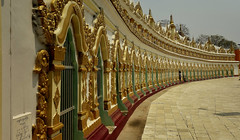 MYANMAR, Burma , in der Pagode U-Min-Thonze  in Mandalay-Sagaing, Kolonnade, 78724/20606