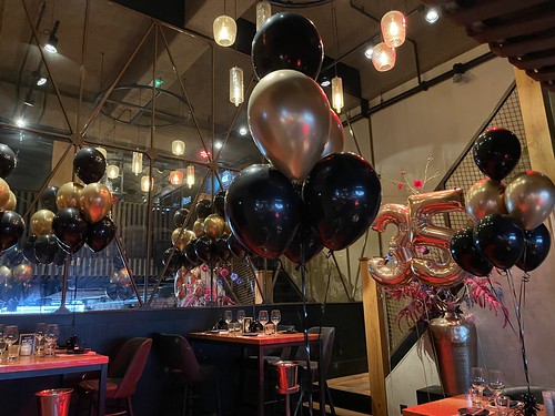 Table Decoration 6 balloons Foilballoon Number 35 Birthday Cafe in the City Rotterdam